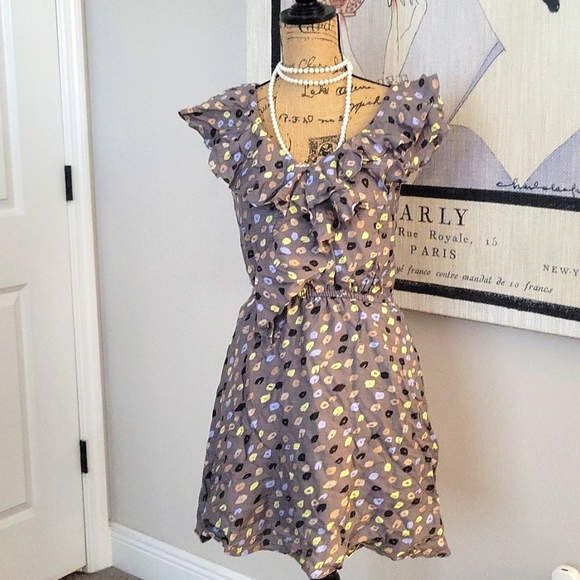 Adorable Ruffle dress - Picture 1 of 4